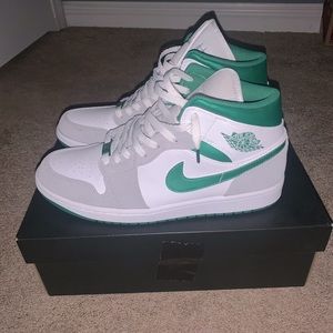 Air Jordan 1 Mid SE